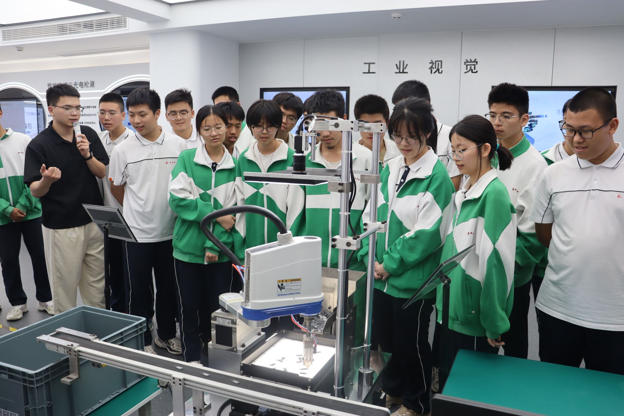 探索数字奥秘 启迪科学梦想--泉州五中学子走进我校工学院科创中心