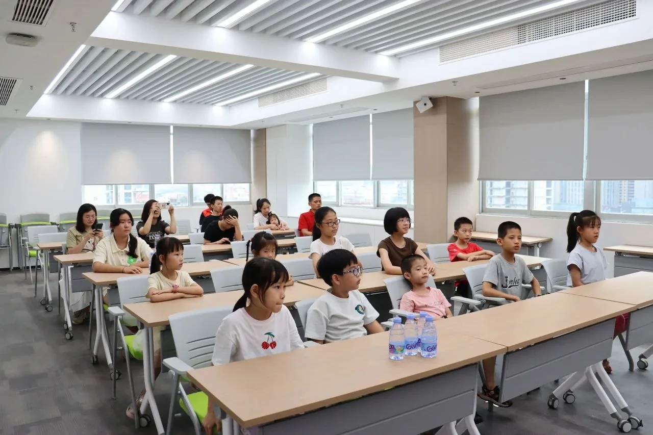 “走进数字世界 体验万物智联”科普开放日活动顺利举办