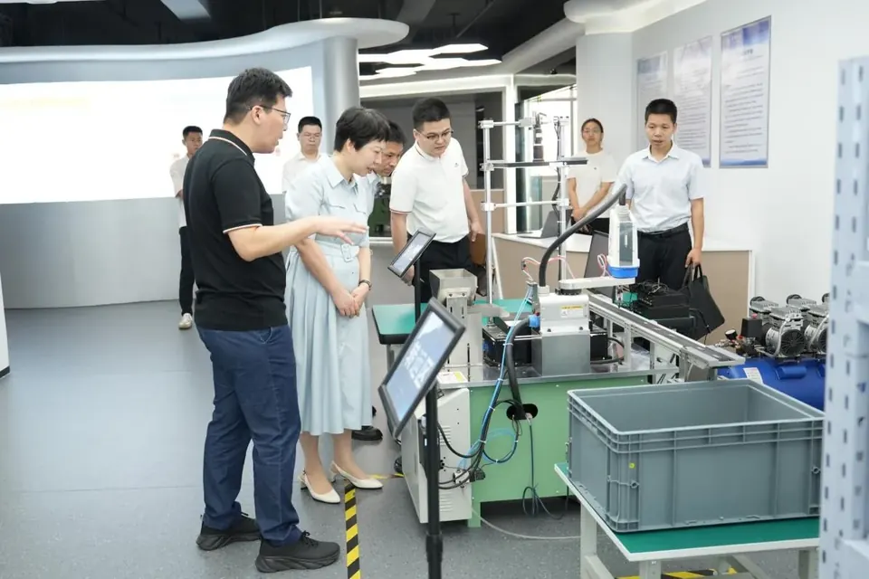 泉州市教育局一行莅临工学院调研