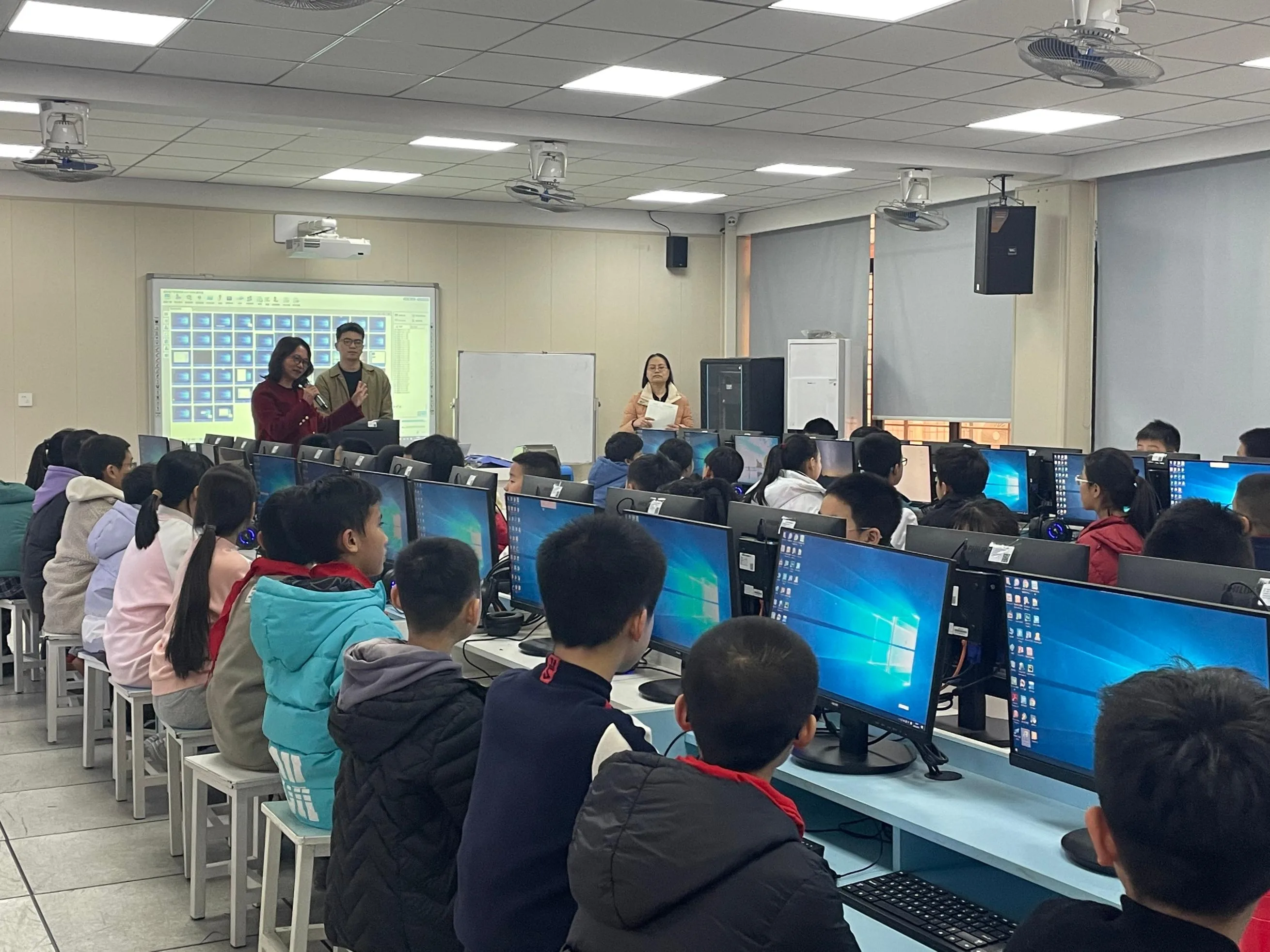 泉州数字研究院与泉州市附属小学共同开设“中小学人工智能课程”