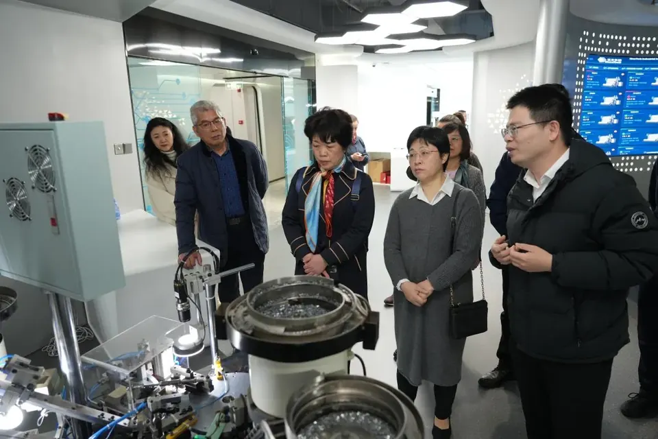 上海市欧美同学会领导及专家代表团一行莅临调研
