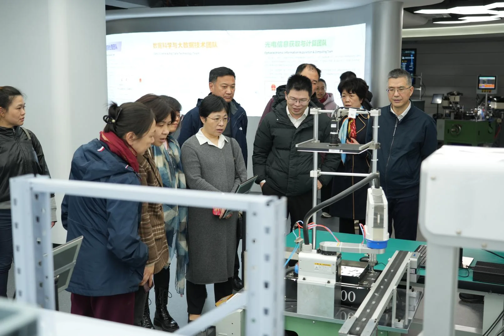 上海市欧美同学会领导及专家代表团一行莅临调研