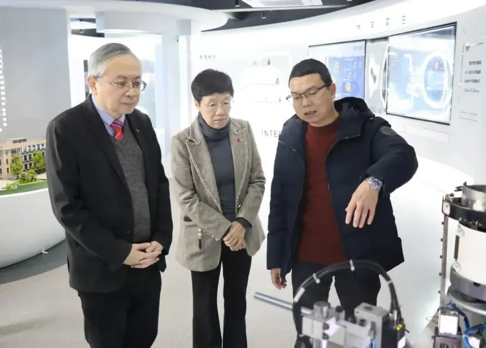 拉曼大学校长一行莅临调研