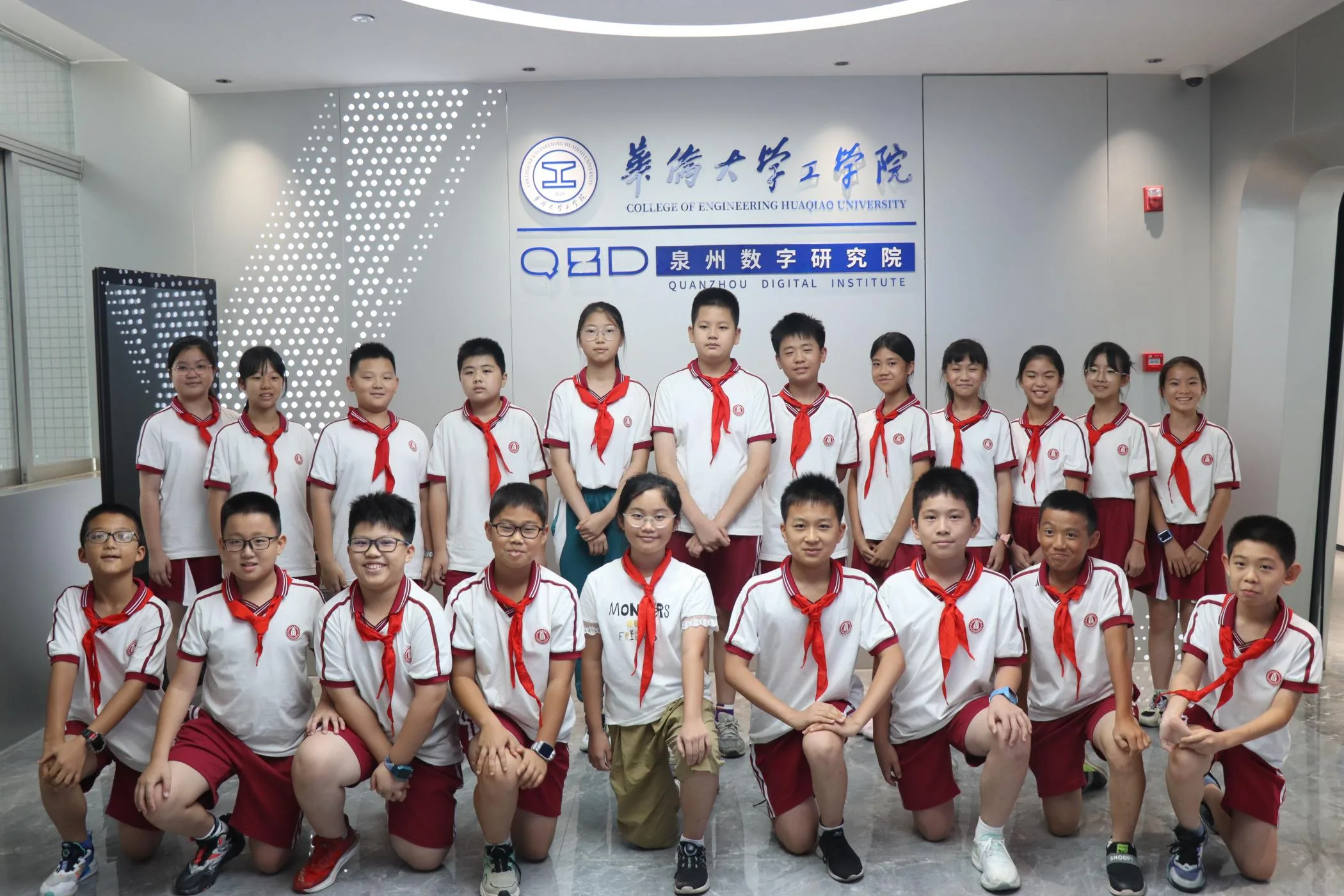 泉州数字研究院科普开放日第二期:师范附小学子解锁“AI换脸”